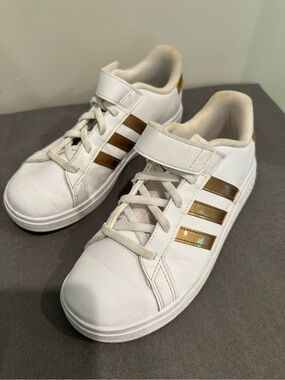 Adidas Sneakers Unisex Kids White Gold Size 3 US Low Top Grand Court Shoes